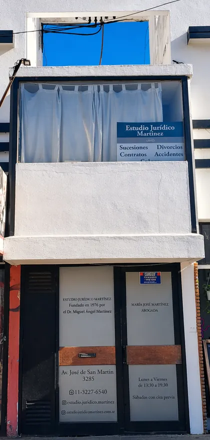 Fachada del Estudio Jurídico Martínez en Av. José de San Martín 3285, Merlo